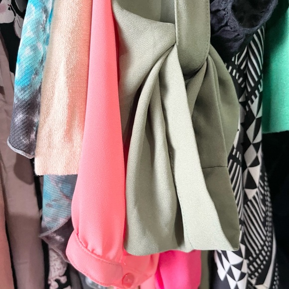 Resellers Mystery Box - Bundle of Women’s Resale Clothing - 5lbs - Picture 10 of 15